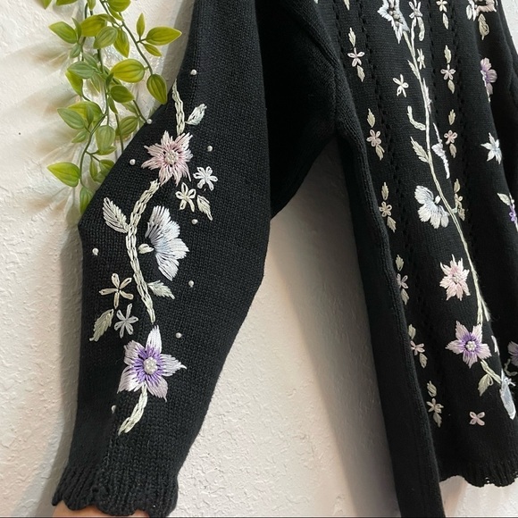 Black Vintage Embroidered Sweater Small - Picture 9 of 9